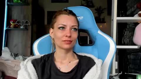 karoline121 online show from March 16, 2026, 5:44 am