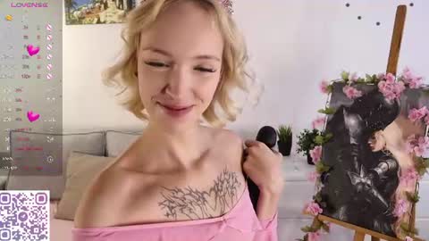 Snapshot of karoline__white_ chatting on August 7, 2026, 10:12 pm Karoline online show from August 7, 2026, 10:12 pm