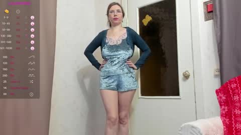 Karoline online show from December 5, 2024, 10:23 am