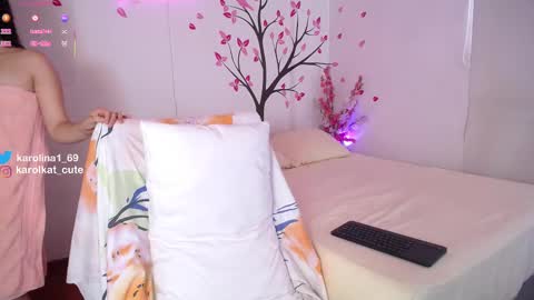 Snapshot of karolkat_1 chatting on September 21, 2025, 2:08 pm Karolina 3 online show from September 21, 2025, 2:08 pm