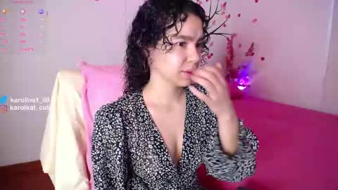 Snapshot of karolkat_1 chatting on October 27, 2025, 1:37 pm Karolina 3 online show from October 27, 2025, 1:37 pm