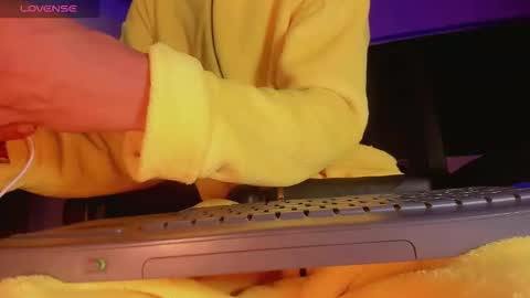 Snapshot of karoll_scoott chatting on September 22, 2025, 11:23 am karol online show from September 22, 2025, 11:23 am