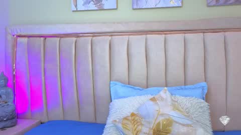 karoly online show from November 27, 2025, 4:03 am