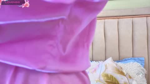 karoly online show from December 5, 2025, 4:54 am