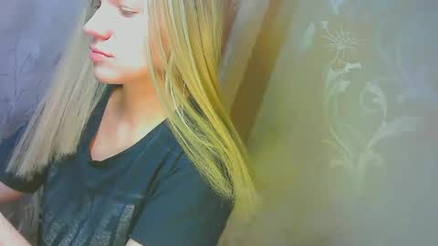 Caroline Fox online show from September 19, 2025, 8:49 am