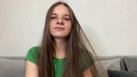 Lia online show from April 5, 2026, 4:04 pm