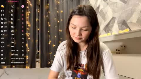 Kira online show from November 29, 2025, 6:22 pm