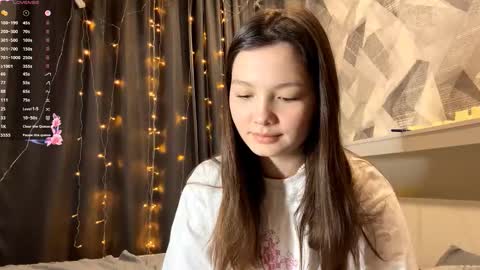 Kira online show from December 5, 2025, 11:08 am