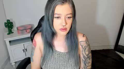 Alicia online show from October 13, 2025, 5:18 am