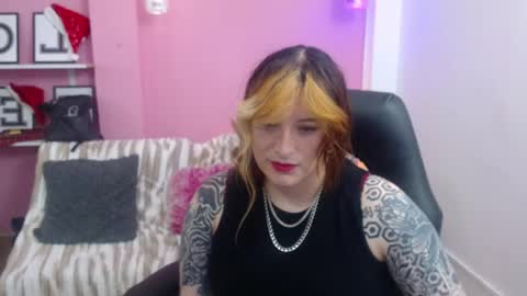 Kat online show from December 5, 2025, 12:36 pm