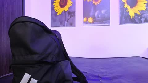 Katalina online show from March 8, 2025, 6:58 pm