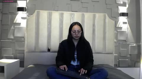 Katalina online show from April 18, 2026, 2:54 pm