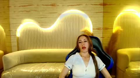 Snapshot of katalina_r chatting on May 20, 2026, 8:15 pm Katalina online show from May 20, 2026, 8:15 pm