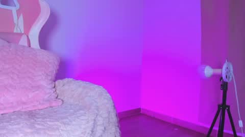 katalinaferreirax online show from April 28, 2026, 5:23 am