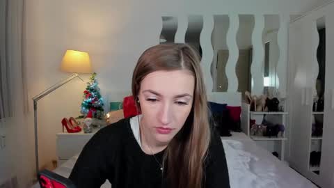 kate_redgar online show from January 3, 2025, 1:14 pm