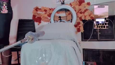 Snapshot of kate_yoshy chatting on October 27, 2025, 3:54 am kate the pink girl online show from October 27, 2025, 3:54 am