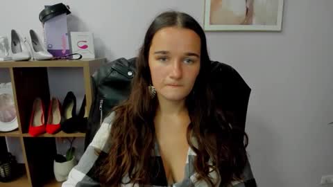 Kate  online show from September 15, 2025, 2:06 pm