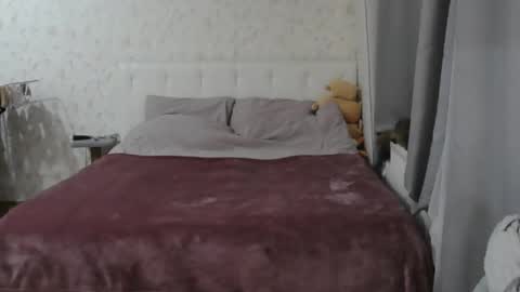 Kate Bunny online show from October 7, 2025, 3:31 pm