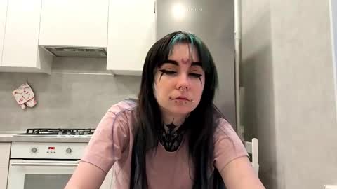 Snapshot of katelynnjenness chatting on January 7, 2026, 7:33 am Milana online show from January 7, 2026, 7:33 am