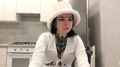 Snapshot of katelynnjenness chatting on January 9, 2026, 7:11 am Milana online show from January 9, 2026, 7:11 am