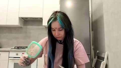 Snapshot of katelynnjenness chatting on January 15, 2026, 7:13 am Milana online show from January 15, 2026, 7:13 am