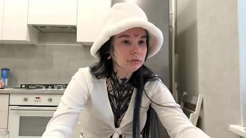 Snapshot of katelynnjenness chatting on January 19, 2026, 7:01 am Milana online show from January 19, 2026, 7:01 am