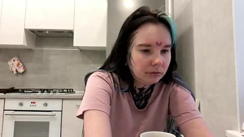 Snapshot of katelynnjenness chatting on February 4, 2026, 5:02 am Milana online show from February 4, 2026, 5:02 am