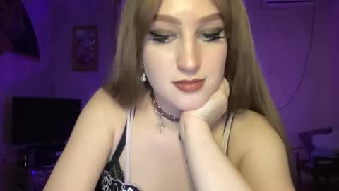 Snapshot of katemeeeoow chatting on December 19, 2025, 1:23 am KateMeeeoow online show from December 19, 2025, 1:23 am
