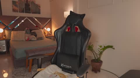  Kate Owens  online show from February 18, 2026, 12:12 pm