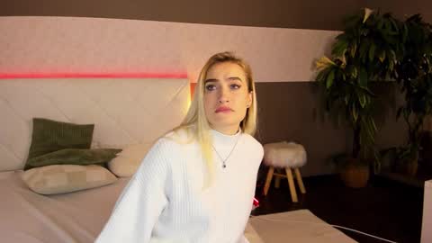 KateOwyns online show from December 3, 2024, 12:59 pm