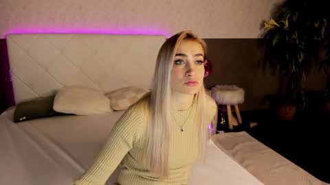 KateOwyns online show from December 8, 2024, 1:14 pm