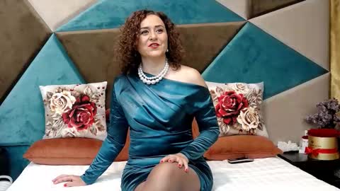 KateQueenston --  online show from October 20, 2025, 10:32 pm