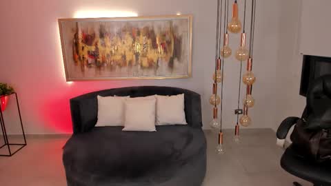 K A T E  online show from December 18, 2025, 5:57 am