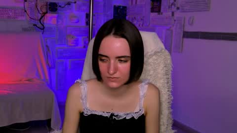 katewillows online show from April 8, 2026, 5:07 am