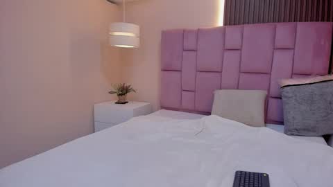   online show from December 4, 2025, 11:41 am