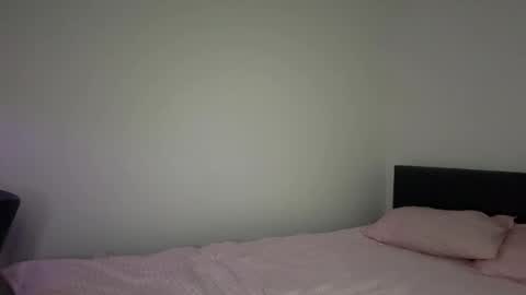 Luna online show from April 21, 2026, 3:39 pm