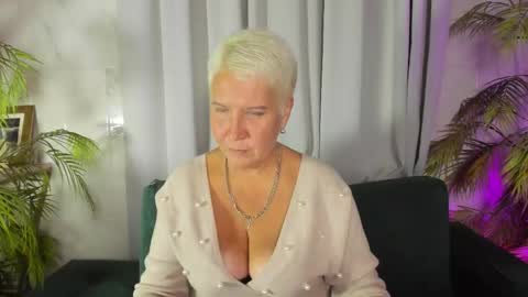 Snapshot of kathy_sunn chatting on September 29, 2025, 7:02 am Kathy online show from September 29, 2025, 7:02 am