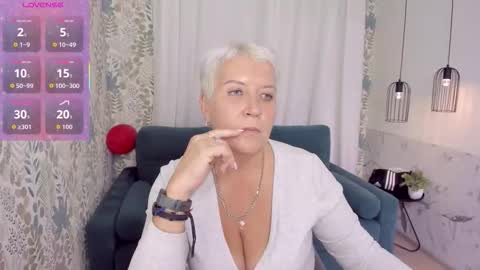 Snapshot of kathy_sunn chatting on October 8, 2025, 7:28 am Kathy online show from October 8, 2025, 7:28 am