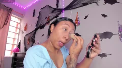 Katia online show from October 16, 2025, 4:52 pm