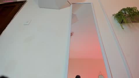 Katia  online show from November 6, 2025, 11:22 am