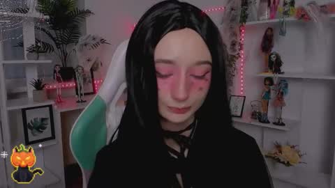 Katia  online show from October 31, 2025, 7:09 am