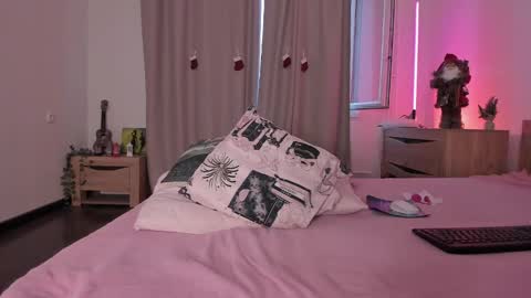 Snapshot of katie_ness chatting on January 14, 2025, 12:14 pm Kate online show from January 14, 2025, 12:14 pm