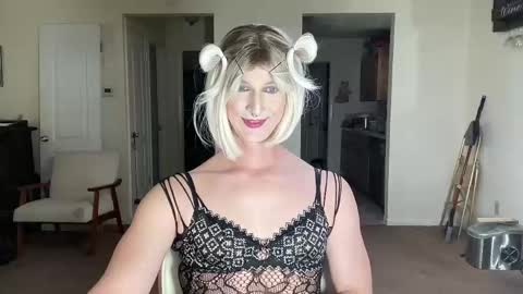 katiebabykitty online show from April 20, 2026, 2:31 pm