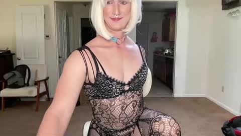 katiebabykitty online show from April 24, 2026, 1:57 pm