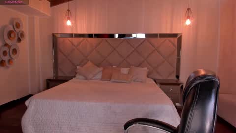 Kate Stonne online show from October 1, 2025, 2:39 am