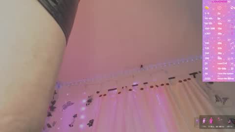 Johanna  online show from November 13, 2025, 4:55 am