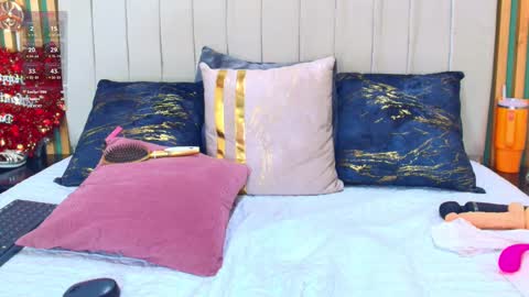 K A T L Y N  online show from February 16, 2025, 4:53 pm