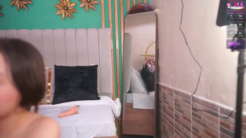 K A T L Y N  online show from September 24, 2025, 7:17 pm