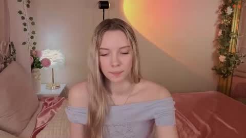 katt_yy online show from June 26, 2026, 5:12 am