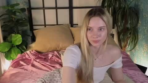 katt_yy online show from July 10, 2026, 5:12 am